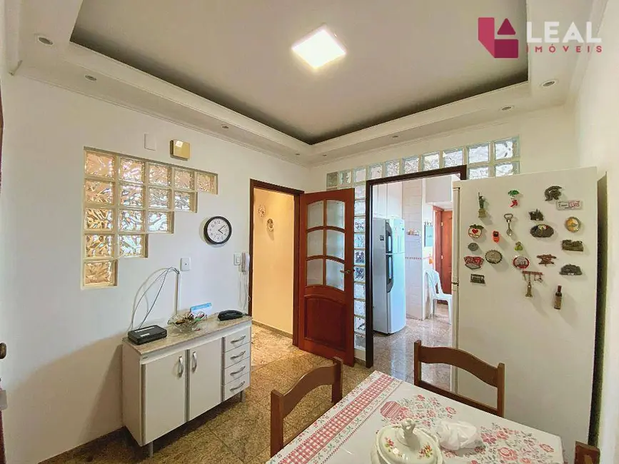 Foto 6 de Apartamento com 3 quartos à venda, 172m2 em Centro, Pouso Alegre - MG