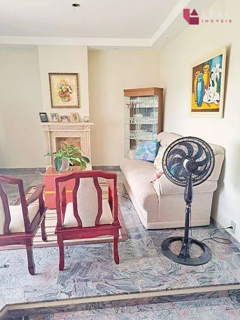 Apartamento com 3 quartos à venda, 172m2 em Centro, Pouso Alegre - MG - imagem 3 Foto 3 de Apartamento com 3 quartos à venda, 172m2 em Centro, Pouso Alegre - MG