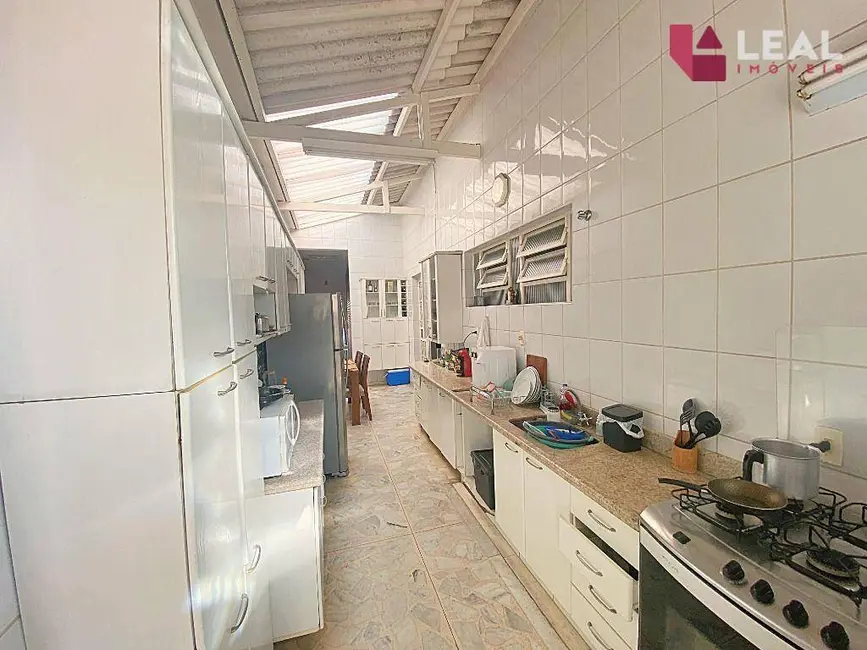 Foto 6 de Casa com 3 quartos à venda, 291m2 em Pouso Alegre - MG