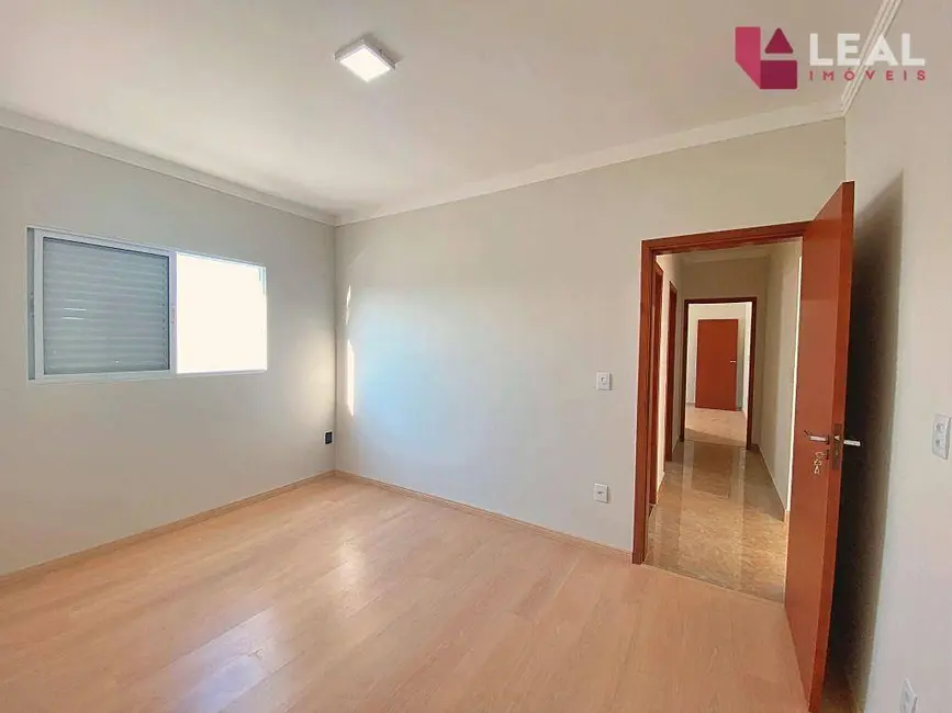Foto 9 de Casa com 3 quartos à venda, 200m2 em Jardim Floresta, Pouso Alegre - MG