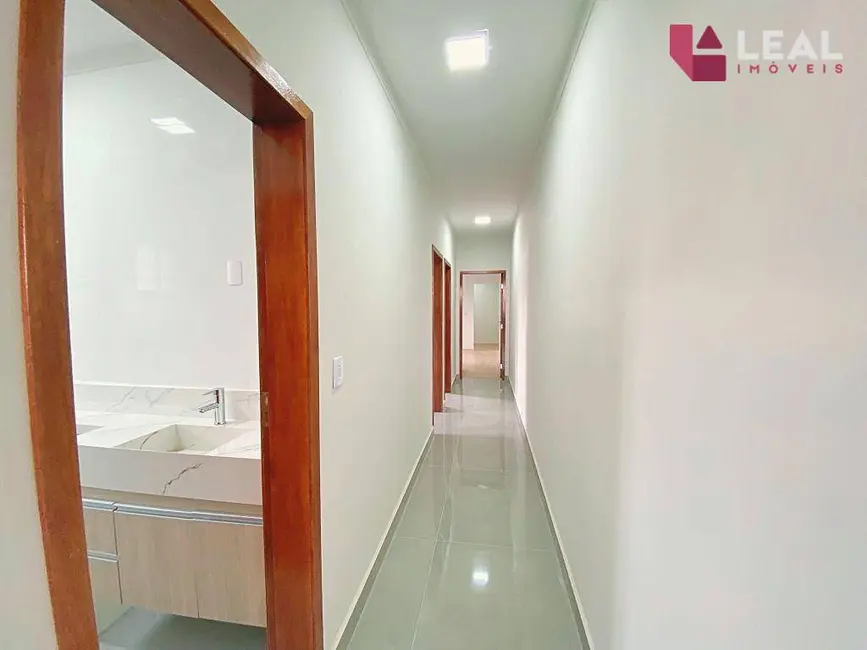 Foto 8 de Casa com 3 quartos à venda, 156m2 em Pouso Alegre - MG