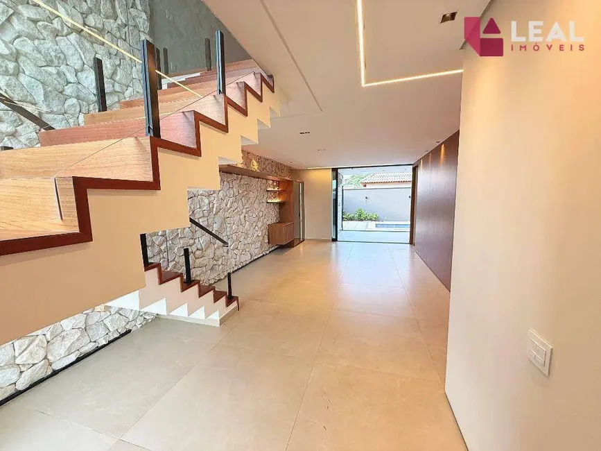 Casa de Condomínio com 3 quartos à venda, 300m2 em Pouso Alegre - MG - imagem 4 Foto 4 de Casa de Condomínio com 3 quartos à venda, 300m2 em Pouso Alegre - MG
