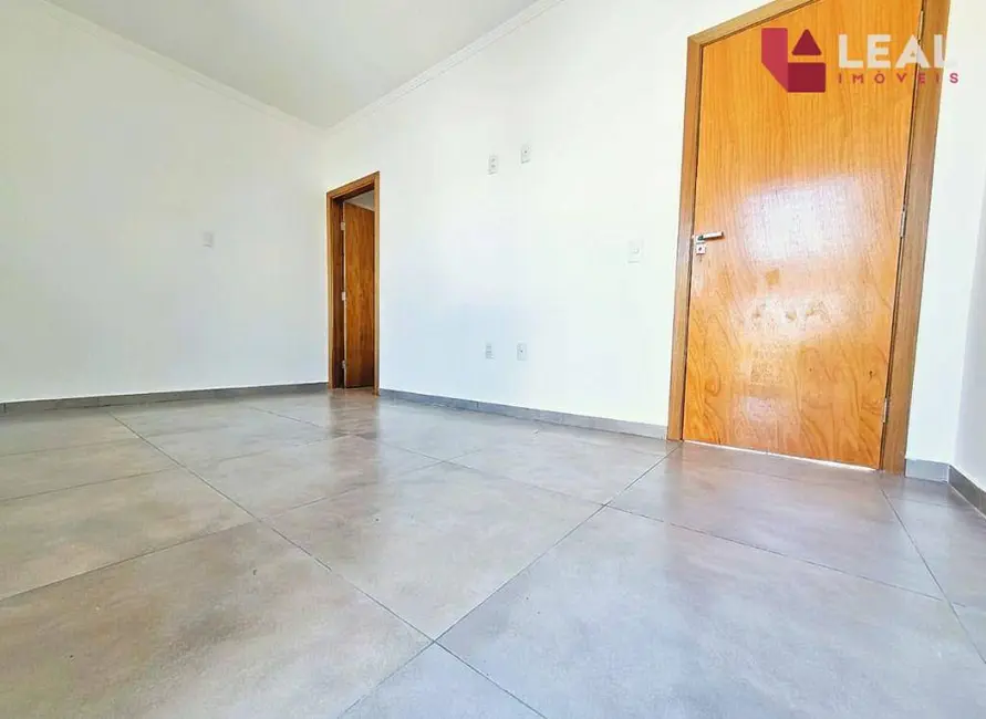 Foto 2 de Casa com 3 quartos à venda, 100m2 em Parque Real, Pouso Alegre - MG