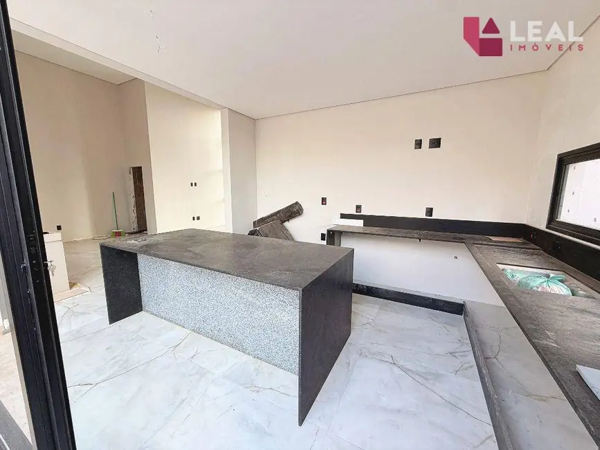 Casa de Condomínio com 3 quartos à venda, 300m2 em Pouso Alegre - MG - imagem 6 Foto 6 de Casa de Condomínio com 3 quartos à venda, 300m2 em Pouso Alegre - MG