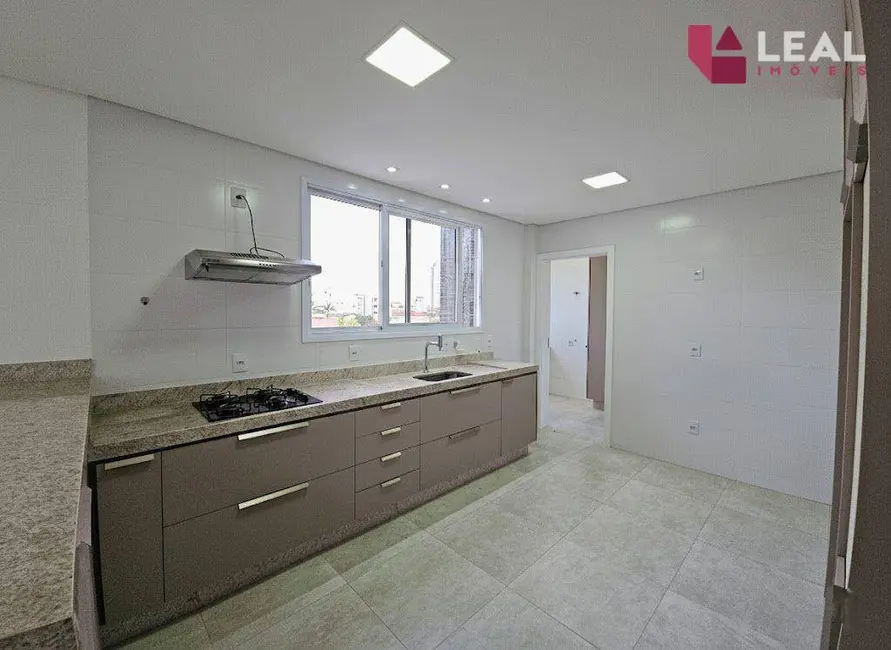 Apartamento com 3 quartos para alugar, 105m2 em Pouso Alegre - MG - imagem 7 Foto 7 de Apartamento com 3 quartos para alugar, 105m2 em Pouso Alegre - MG