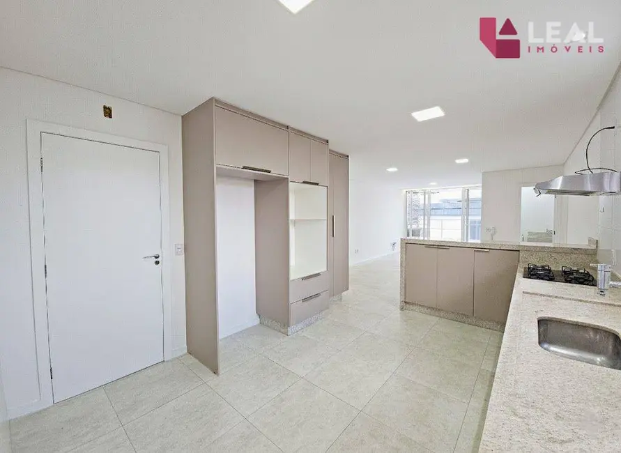 Apartamento com 3 quartos para alugar, 105m2 em Pouso Alegre - MG - imagem 6 Foto 6 de Apartamento com 3 quartos para alugar, 105m2 em Pouso Alegre - MG