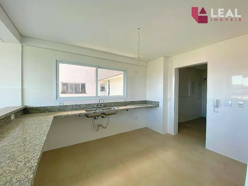 Foto 6 de Apartamento com 3 quartos à venda, 130m2 em Pouso Alegre - MG