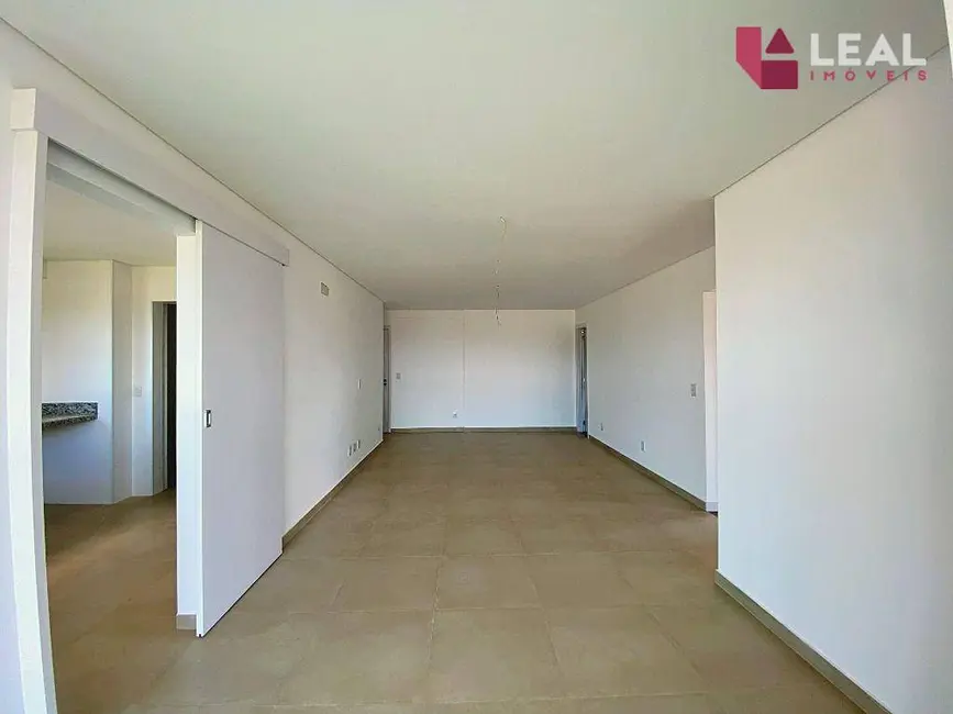 Foto 2 de Apartamento com 3 quartos à venda, 130m2 em Pouso Alegre - MG