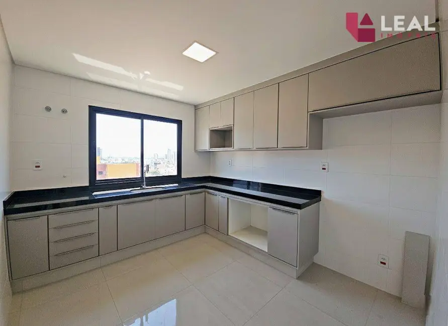 Apartamento com 3 quartos para alugar, 182m2 em Centro, Pouso Alegre - MG - imagem 5 Foto 5 de Apartamento com 3 quartos para alugar, 182m2 em Centro, Pouso Alegre - MG