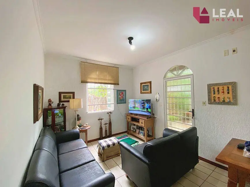 Foto 3 de Chácara com 2 quartos à venda, 3387m2 em Faisqueira, Pouso Alegre - MG