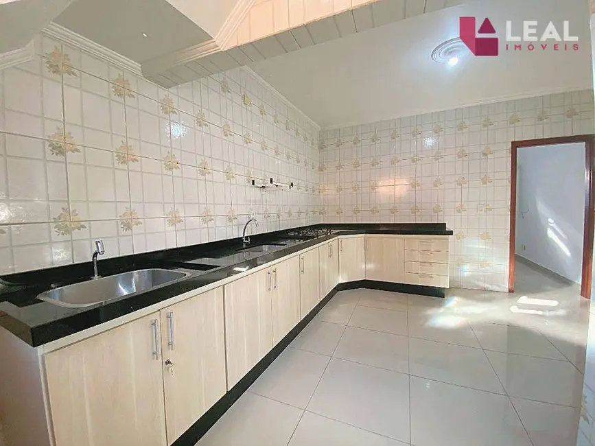 Foto 5 de Casa com 2 quartos para alugar, 160m2 em São João, Pouso Alegre - MG