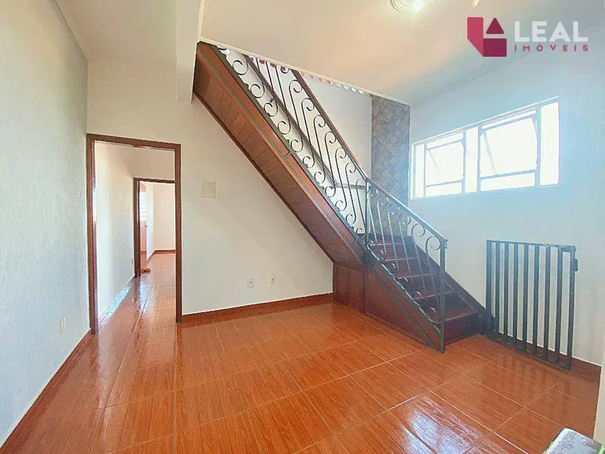 Foto 8 de Casa com 2 quartos para alugar, 160m2 em São João, Pouso Alegre - MG