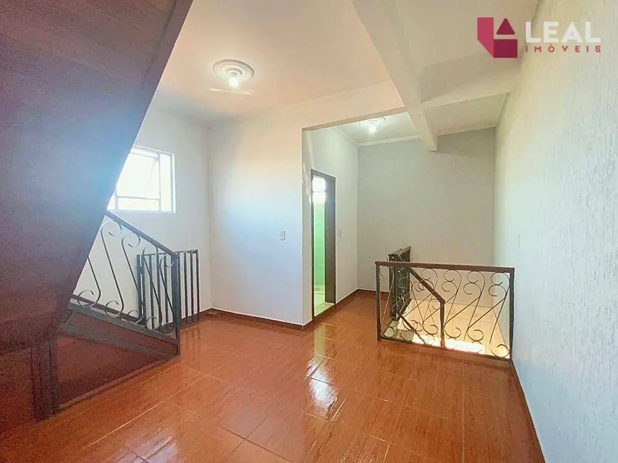 Foto 9 de Casa com 2 quartos para alugar, 160m2 em São João, Pouso Alegre - MG