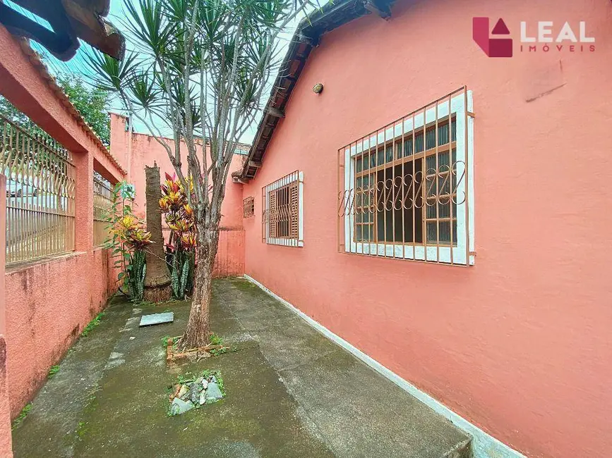 Foto 1 de Casa com 2 quartos à venda, 200m2 em Pouso Alegre - MG