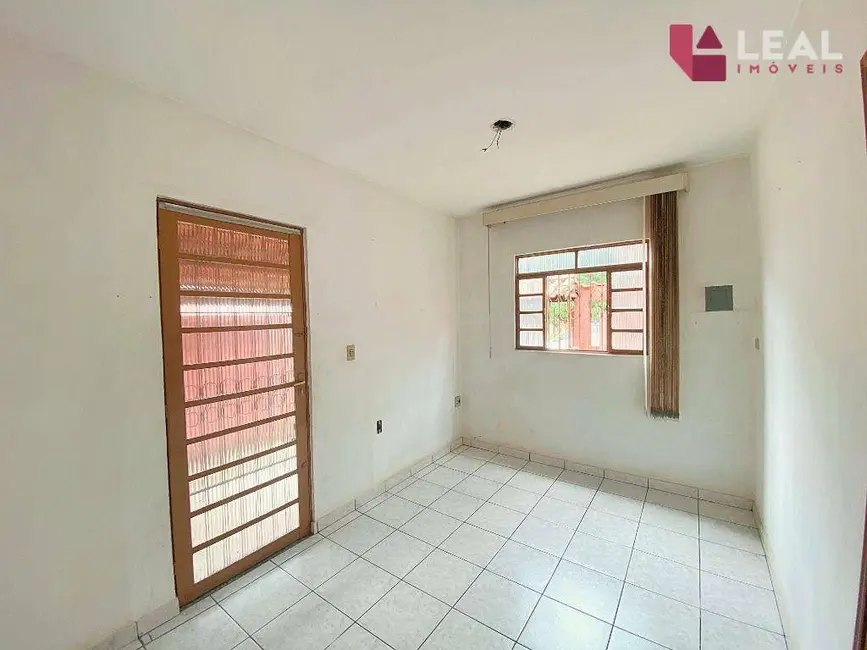 Foto 4 de Casa com 2 quartos à venda, 200m2 em Pouso Alegre - MG