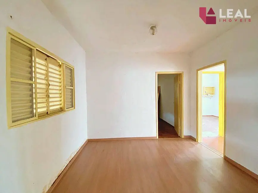 Casa com 2 quartos à venda, 178m2 em Centro, Pouso Alegre - MG - imagem 1 Foto 1 de Casa com 2 quartos à venda, 178m2 em Centro, Pouso Alegre - MG