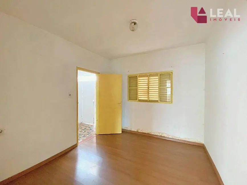 Casa com 2 quartos à venda, 178m2 em Centro, Pouso Alegre - MG - imagem 2 Foto 2 de Casa com 2 quartos à venda, 178m2 em Centro, Pouso Alegre - MG