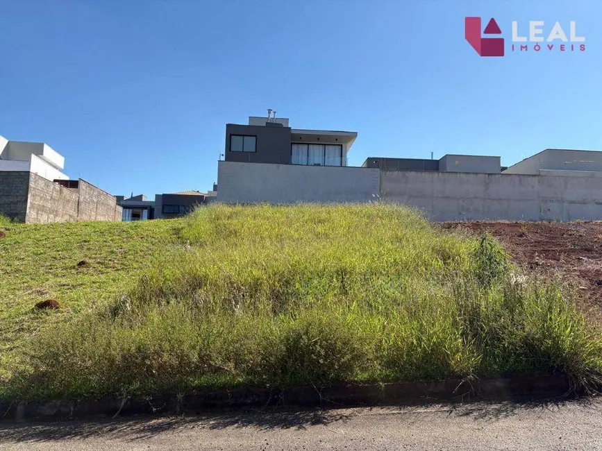 Foto 1 de Terreno / Lote à venda, 300m2 em Pouso Alegre - MG