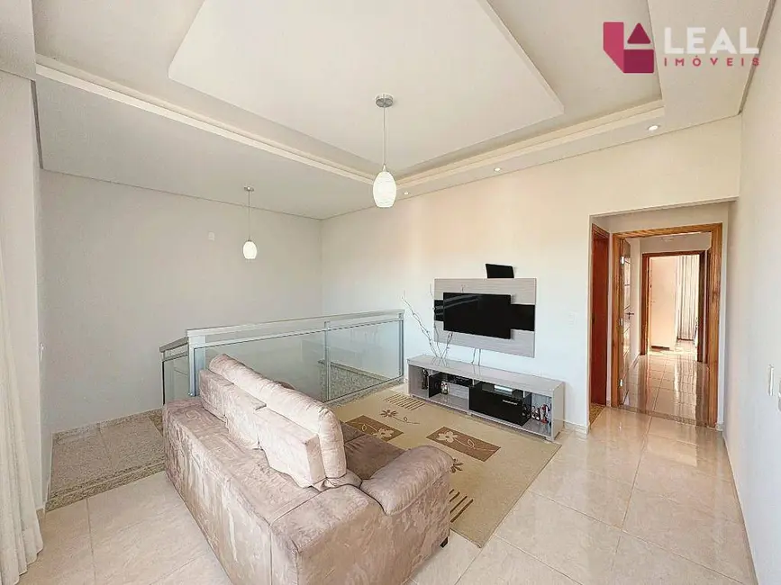 Foto 3 de Casa com 2 quartos à venda, 240m2 em Pão de Açúcar, Pouso Alegre - MG