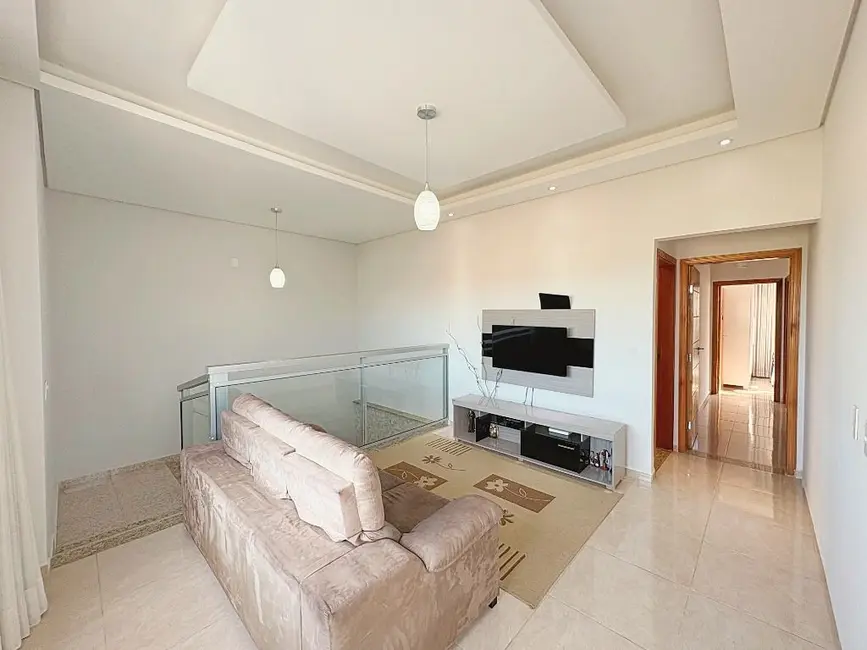 Casa com 2 quartos à venda, 240m2 em Pão de Açúcar, Pouso Alegre - MG - imagem 3 Foto 3 de Casa com 2 quartos à venda, 240m2 em Pão de Açúcar, Pouso Alegre - MG