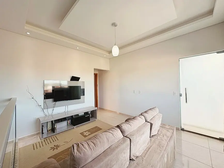 Casa com 2 quartos à venda, 240m2 em Pão de Açúcar, Pouso Alegre - MG - imagem 2 Foto 2 de Casa com 2 quartos à venda, 240m2 em Pão de Açúcar, Pouso Alegre - MG