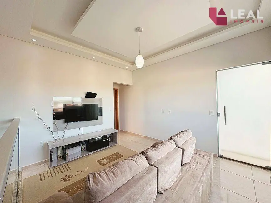 Foto 2 de Casa com 2 quartos à venda, 240m2 em Pão de Açúcar, Pouso Alegre - MG