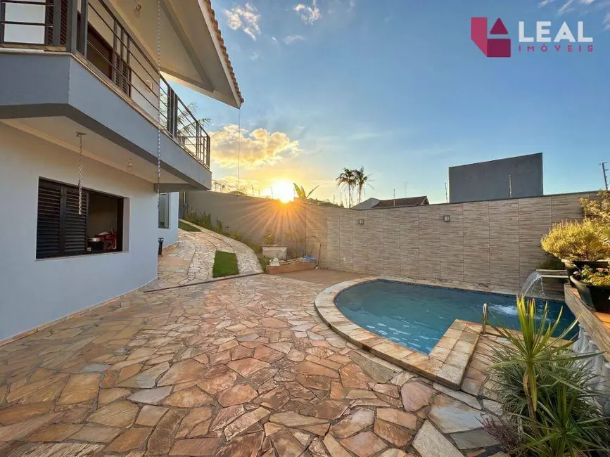 Foto 1 de Casa com 4 quartos à venda, 400m2 em Borda Da Mata - MG