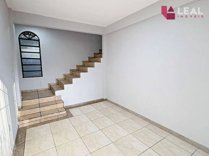 Foto 3 de Casa com 4 quartos para alugar, 282m2 em Bela Vista, Pouso Alegre - MG