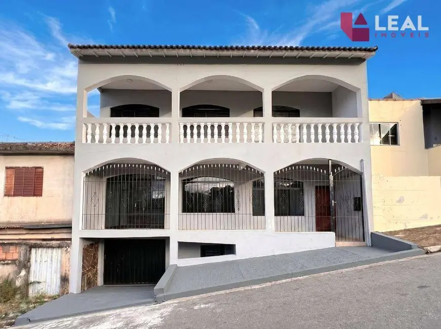 Foto 1 de Casa com 4 quartos para alugar, 282m2 em Bela Vista, Pouso Alegre - MG
