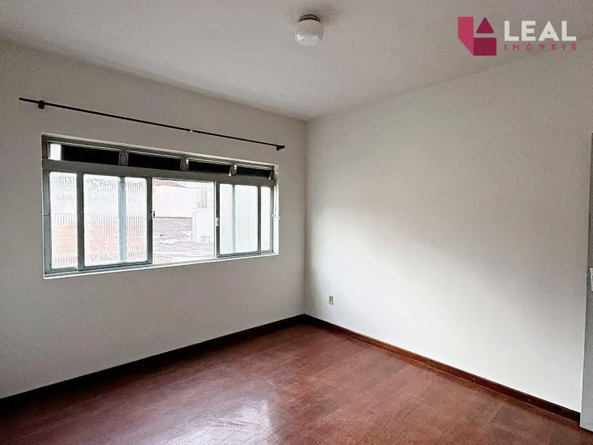 Apartamento com 3 quartos para alugar, 103m2 em Saúde, Pouso Alegre - MG - imagem 7 Foto 7 de Apartamento com 3 quartos para alugar, 103m2 em Saúde, Pouso Alegre - MG