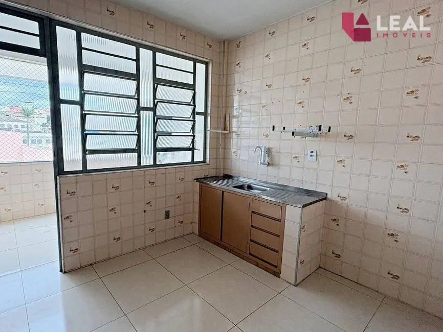 Apartamento com 3 quartos para alugar, 103m2 em Saúde, Pouso Alegre - MG - imagem 5 Foto 5 de Apartamento com 3 quartos para alugar, 103m2 em Saúde, Pouso Alegre - MG