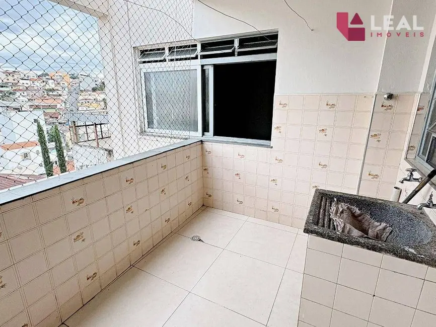 Apartamento com 3 quartos para alugar, 103m2 em Saúde, Pouso Alegre - MG - imagem 6 Foto 6 de Apartamento com 3 quartos para alugar, 103m2 em Saúde, Pouso Alegre - MG