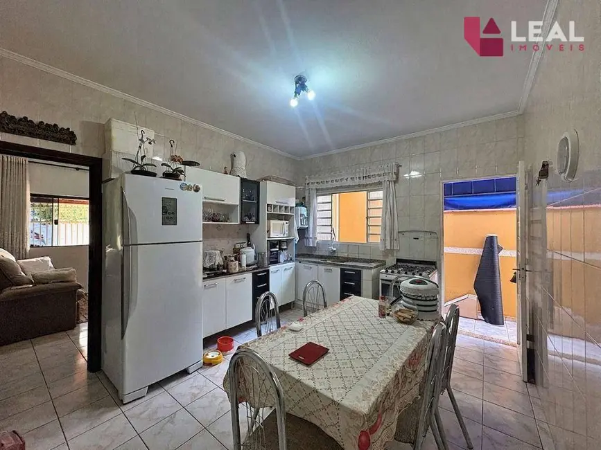 Casa com 3 quartos à venda, 145m2 em Pouso Alegre - MG - imagem 4 Foto 4 de Casa com 3 quartos à venda, 145m2 em Pouso Alegre - MG