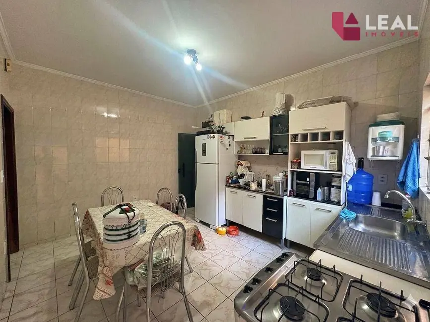 Casa com 3 quartos à venda, 145m2 em Pouso Alegre - MG - imagem 5 Foto 5 de Casa com 3 quartos à venda, 145m2 em Pouso Alegre - MG