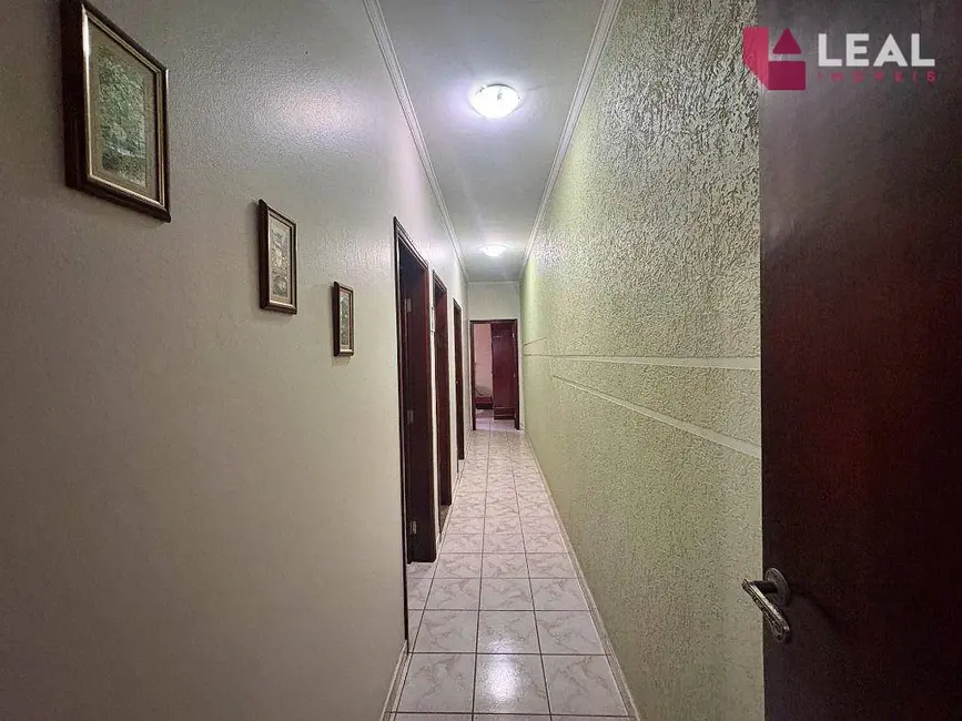 Casa com 3 quartos à venda, 145m2 em Pouso Alegre - MG - imagem 6 Foto 6 de Casa com 3 quartos à venda, 145m2 em Pouso Alegre - MG