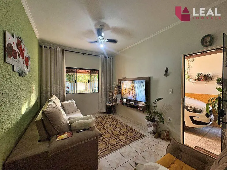 Casa com 3 quartos à venda, 145m2 em Pouso Alegre - MG - imagem 1 Foto 1 de Casa com 3 quartos à venda, 145m2 em Pouso Alegre - MG