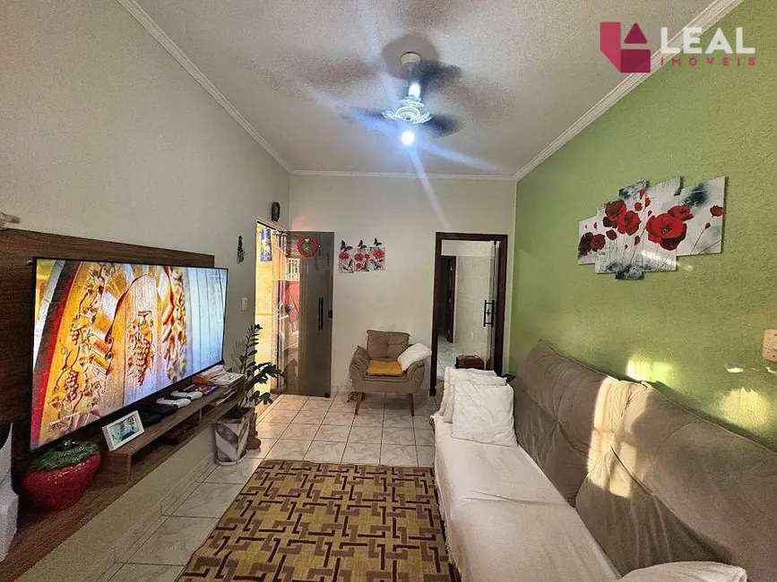Casa com 3 quartos à venda, 145m2 em Pouso Alegre - MG - imagem 3 Foto 3 de Casa com 3 quartos à venda, 145m2 em Pouso Alegre - MG