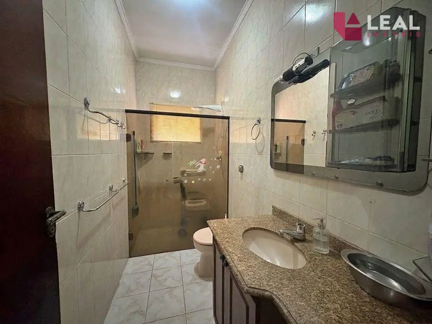 Casa com 3 quartos à venda, 145m2 em Pouso Alegre - MG - imagem 9 Foto 9 de Casa com 3 quartos à venda, 145m2 em Pouso Alegre - MG