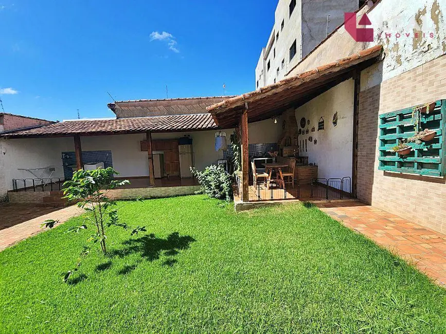Foto 4 de Casa com 3 quartos à venda, 300m2 em Pouso Alegre - MG