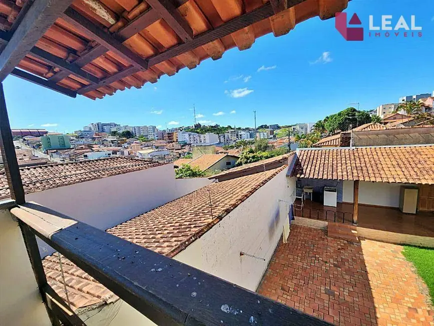 Foto 6 de Casa com 3 quartos à venda, 300m2 em Pouso Alegre - MG