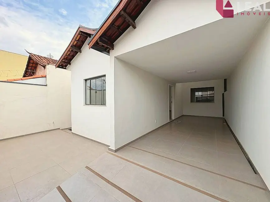 Foto 1 de Casa com 3 quartos à venda, 240m2 em Jardim Olímpico, Pouso Alegre - MG