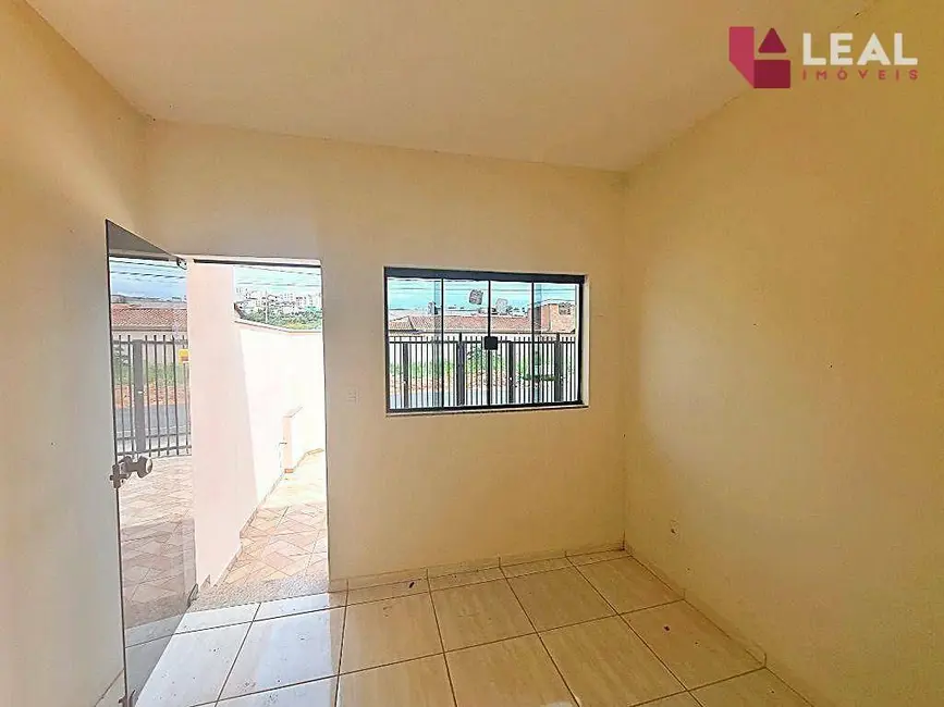 Foto 3 de Apartamento com 3 quartos à venda, 77m2 em Faisqueira, Pouso Alegre - MG
