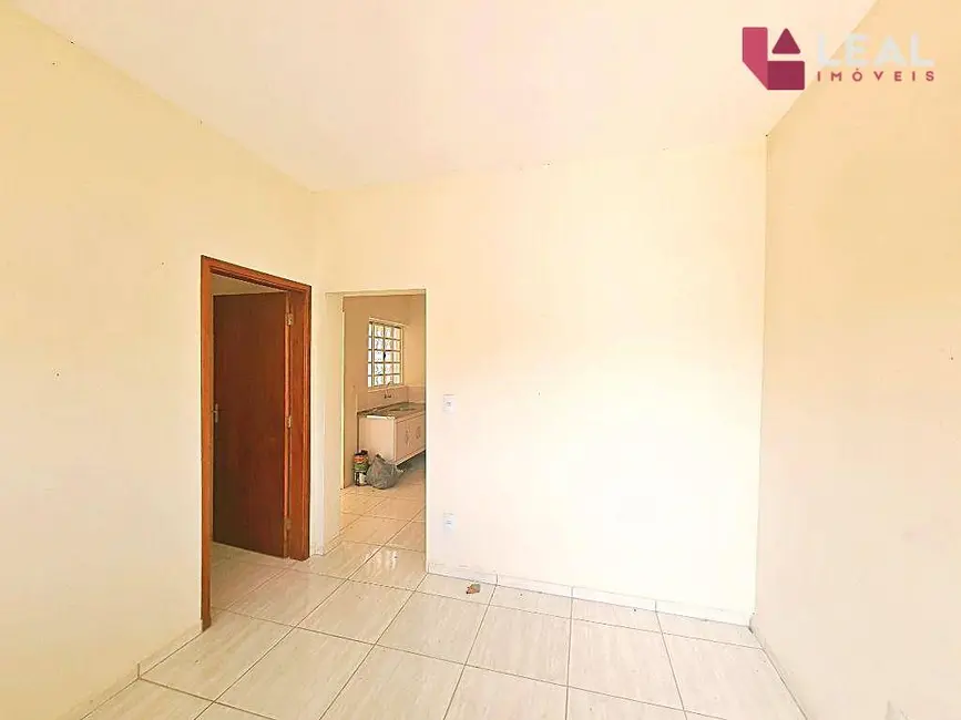 Foto 2 de Apartamento com 3 quartos à venda, 77m2 em Faisqueira, Pouso Alegre - MG