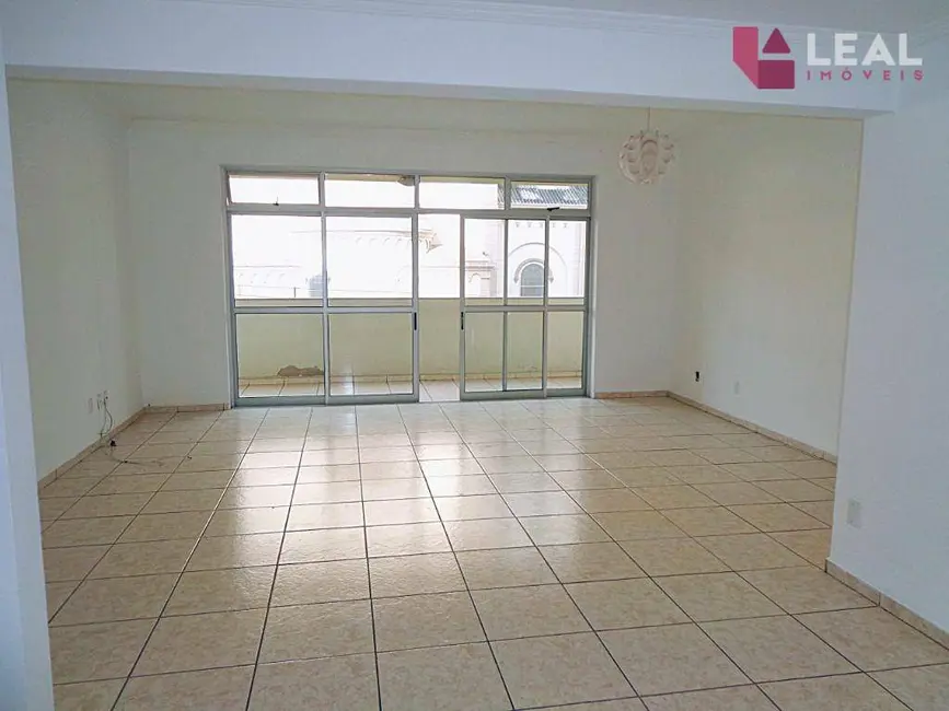 Apartamento com 3 quartos à venda, 147m2 em Centro, Pouso Alegre - MG - imagem 2 Foto 2 de Apartamento com 3 quartos à venda, 147m2 em Centro, Pouso Alegre - MG