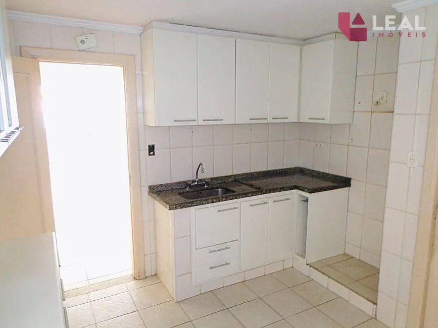 Apartamento com 3 quartos à venda, 147m2 em Centro, Pouso Alegre - MG - imagem 5 Foto 5 de Apartamento com 3 quartos à venda, 147m2 em Centro, Pouso Alegre - MG