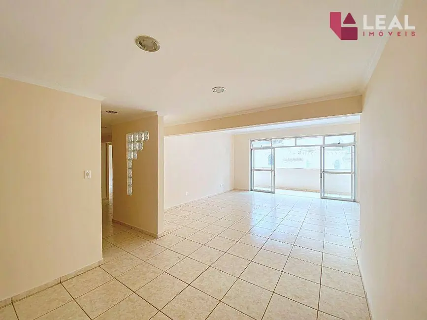 Foto 1 de Apartamento com 3 quartos à venda, 147m2 em Centro, Pouso Alegre - MG