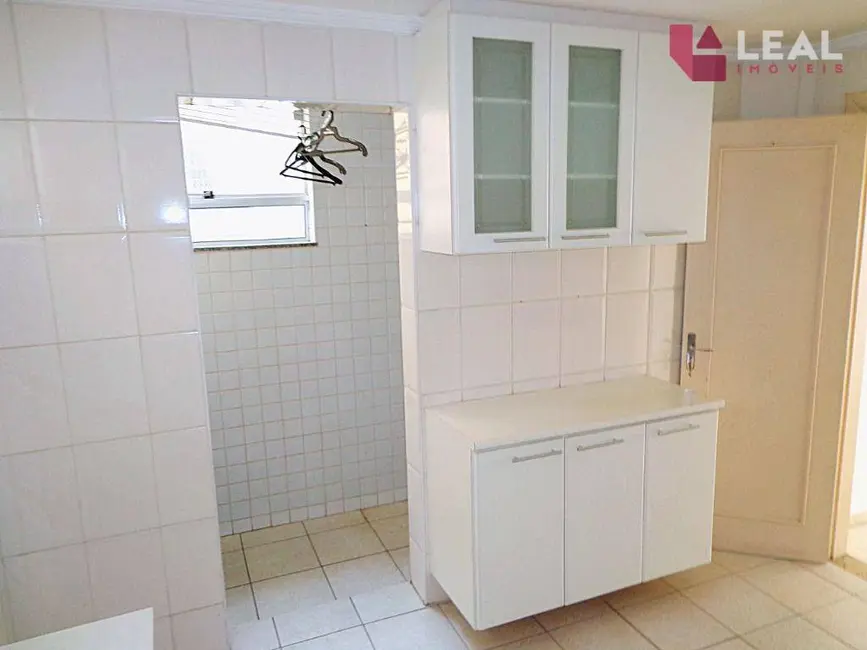 Apartamento com 3 quartos à venda, 147m2 em Centro, Pouso Alegre - MG - imagem 6 Foto 6 de Apartamento com 3 quartos à venda, 147m2 em Centro, Pouso Alegre - MG