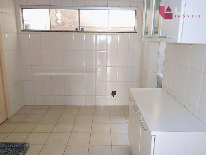 Apartamento com 3 quartos à venda, 147m2 em Centro, Pouso Alegre - MG - imagem 4 Foto 4 de Apartamento com 3 quartos à venda, 147m2 em Centro, Pouso Alegre - MG