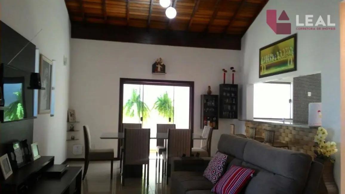 Foto 2 de Casa com 4 quartos à venda, 300m2 em Colinas de Santa Bárbara, Pouso Alegre - MG