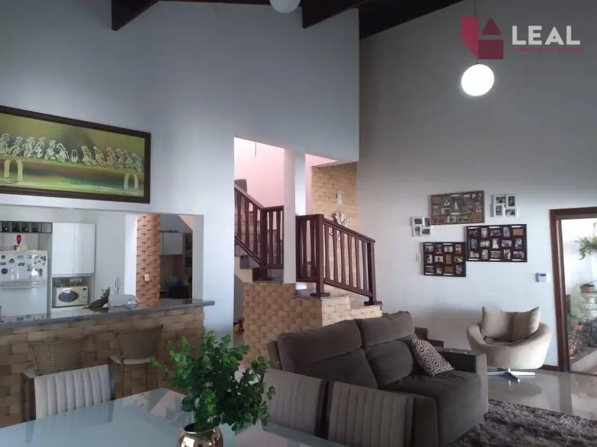 Casa com 4 quartos à venda, 300m2 em Colinas de Santa Bárbara, Pouso Alegre - MG - imagem 3 Foto 3 de Casa com 4 quartos à venda, 300m2 em Colinas de Santa Bárbara, Pouso Alegre - MG